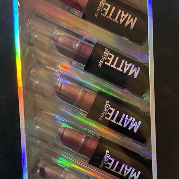 Makeup - Picture 6 of 6